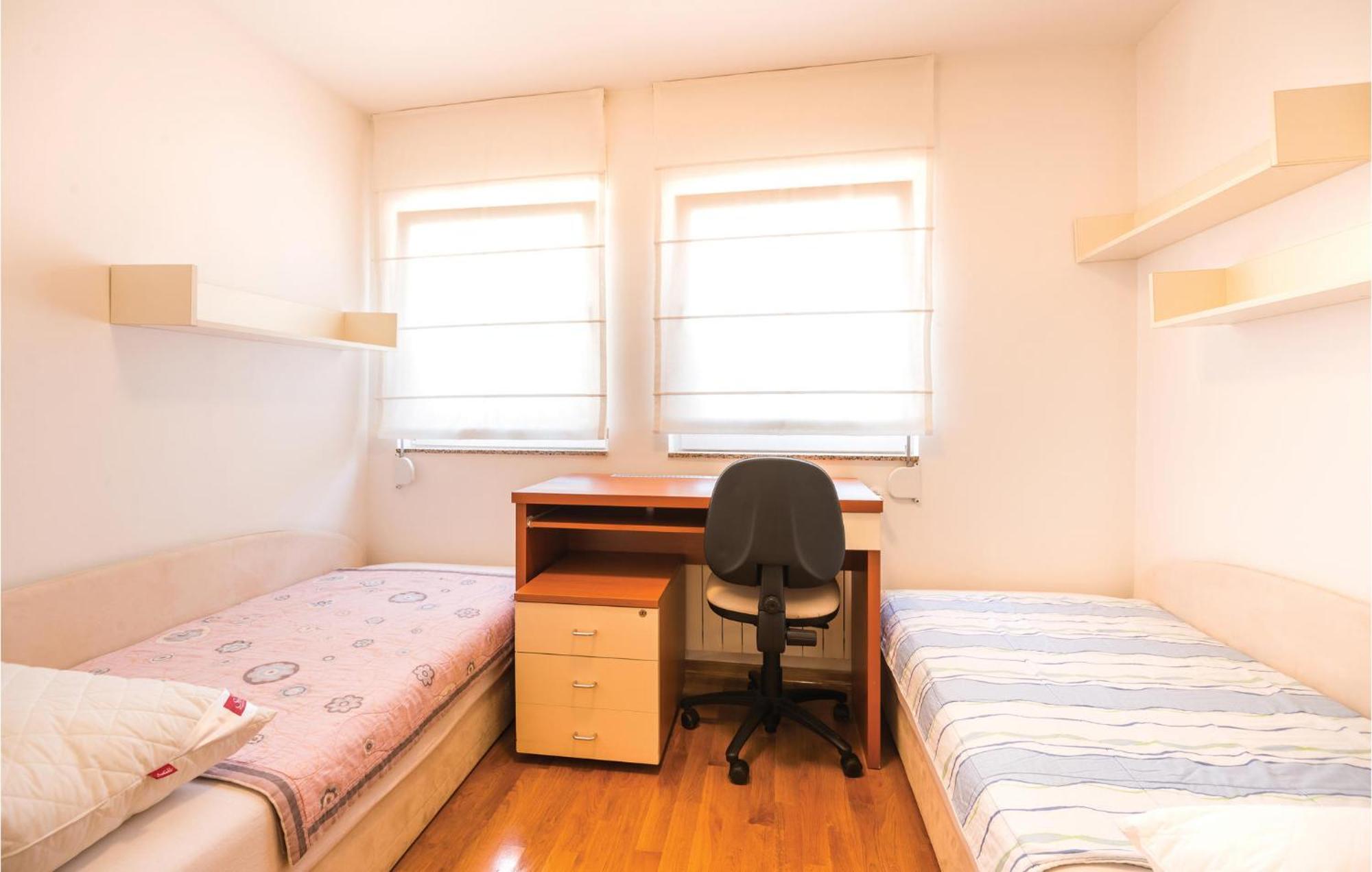 Cozy Apartment In Rijeka With Kitchen Εξωτερικό φωτογραφία