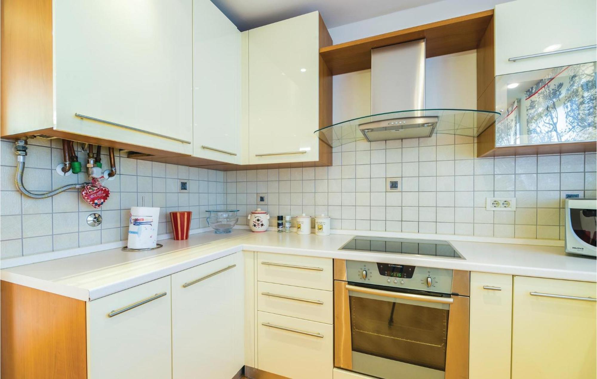 Cozy Apartment In Rijeka With Kitchen Εξωτερικό φωτογραφία
